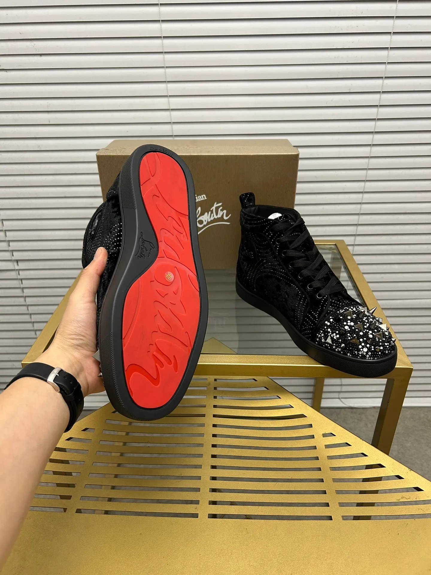 (Customized model) Ex-factory price is 580. christian louboutin (CL red sole shoes) counter series, casual sneakers for couples 📢 📢 📢 Exclusive hot style release 🎈🎈💪 Movable latex feet 👻 Finished outsole line [Proud] 😝Female 35-40# Male 38#-46, global supply😝 [Top version]: Original imported genuine leather upper, top original leather lining, original molded TPU outsole, original 1:1 detail processing, original shoe last,